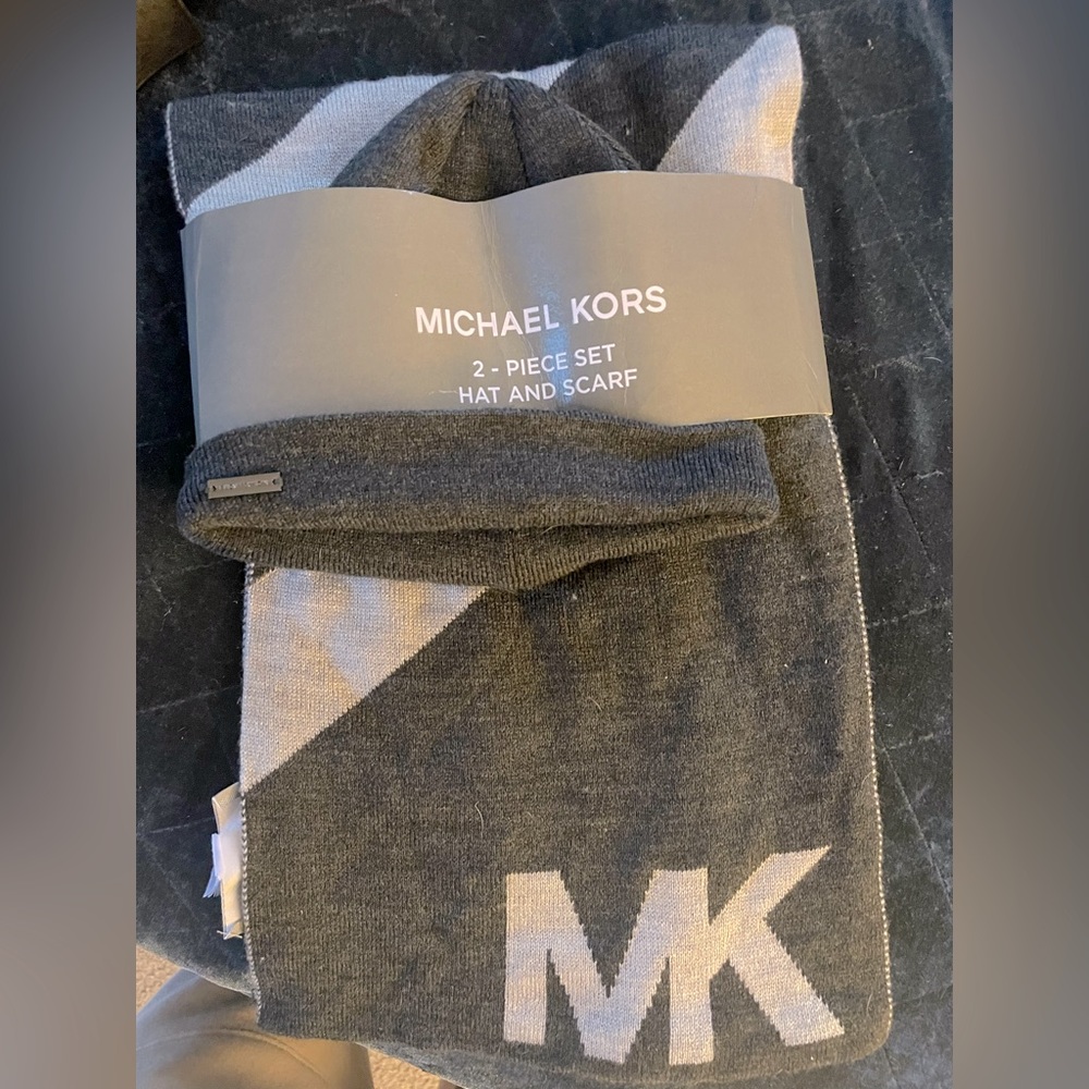 Michael Kors Beenie & Scarf set